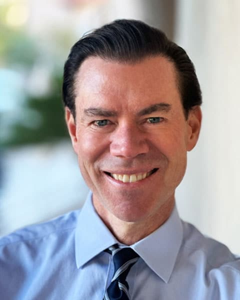 a picture of endodontist Dr. Justin Hughes